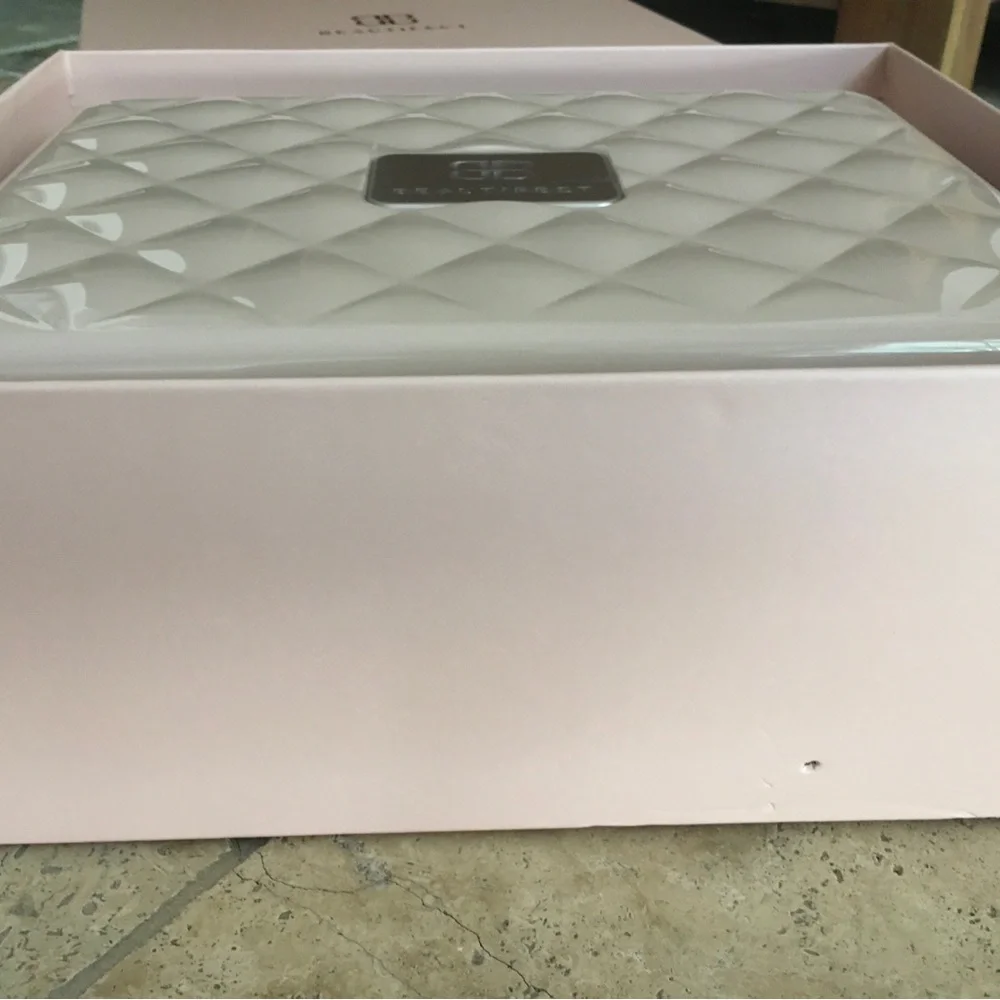 Beautifect Box nude portable illuminated makeup vanity case